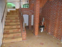 Neu Erstelltes Treppenhaus mit einer Treppe welche ausschließlich gemauert wurde.
