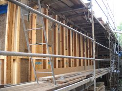 Die Stegträger auf der Fassade sind ausgerichtet