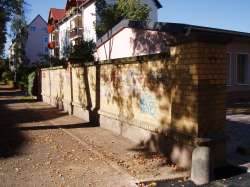 Mauer vor Sanierung