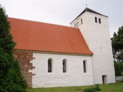 sanierte Kirche von der Seite